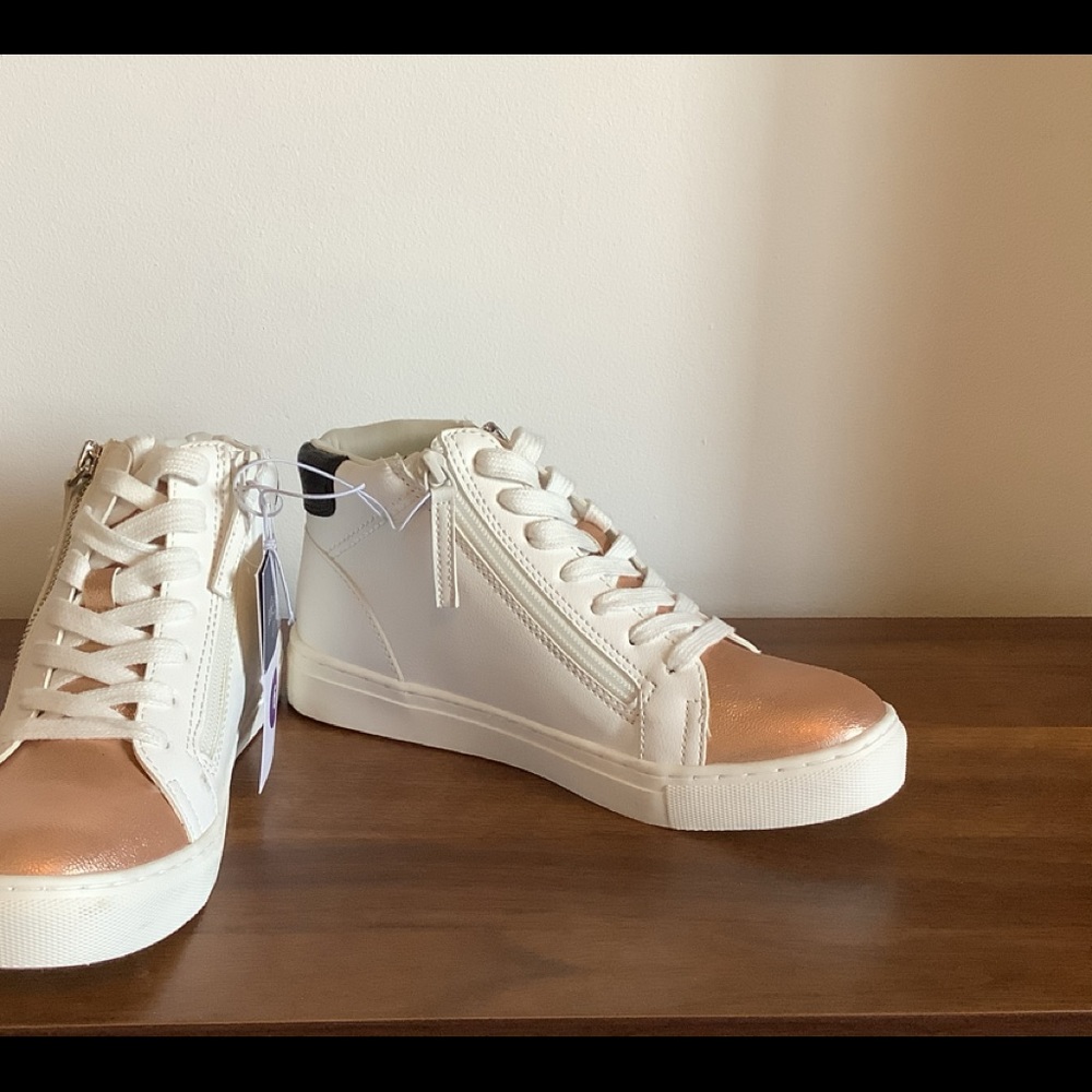 Universal Thread tennis shoes - Picture 6 of 8